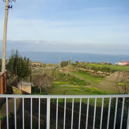 圣里奥假日公寓酒店 3* 布里亚蒂科