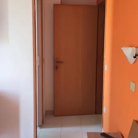 圣里奥假日公寓酒店 3* 布里亚蒂科